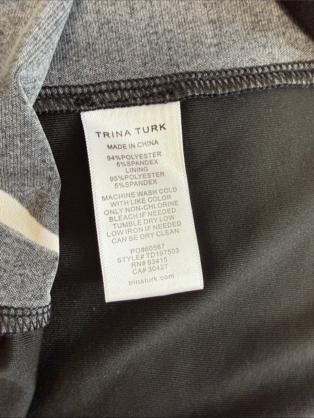 Trina Turk Black & White Abstract Sleeveless Shift Dress - Picture 10 of 10